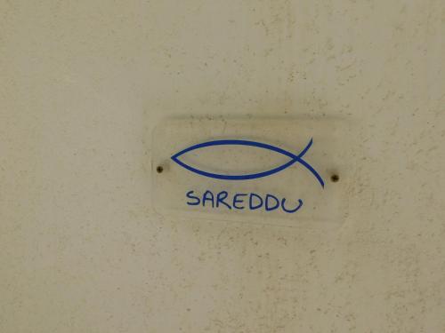 a sign on a wall with the logo of a syeddb at Case Vacanza Elisir in Favignana