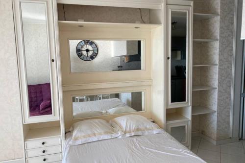 Beau studio front de mer Juan les pins vue mer exceptionnelle