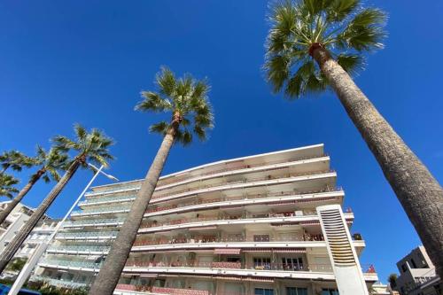 Beau studio front de mer Juan les pins vue mer exceptionnelle