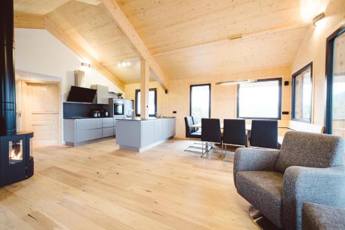 Kuchyňa alebo kuchynka v ubytovaní Alpenpark Turrach by ALPS RESORTS