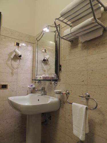 A bathroom at Hotel Verdi Boutique Hotel