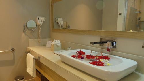 Koupelna v ubytování Anelia Resort & Spa