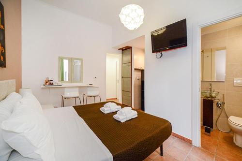 a bedroom with a bed and a bathroom with a toilet at Be First in Rome