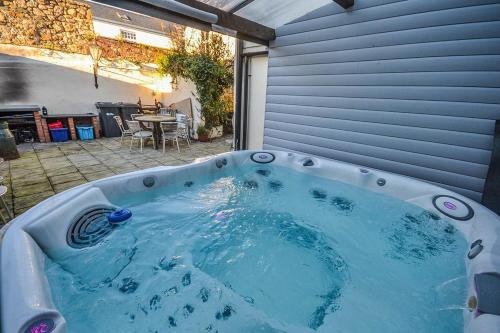a jacuzzi tub in the backyard of a house at Kings House in Beaumaris