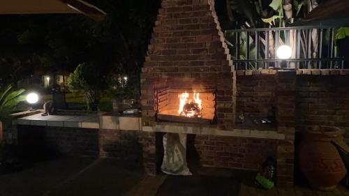 Gambar di galeri bagi Safari Club Guest Lodge OR Tambo International Airport di Kempton Park