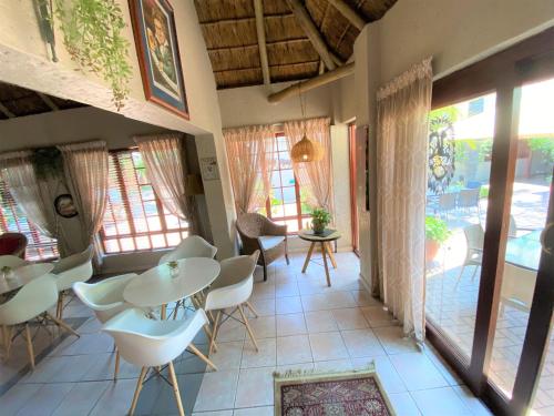 Balkoni atau teres di Safari Club Guest Lodge OR Tambo International Airport