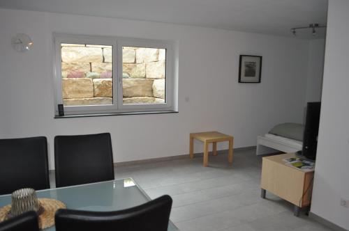 a living room with a table and a window at Appartment an der Wühle in Weilheim an der Teck