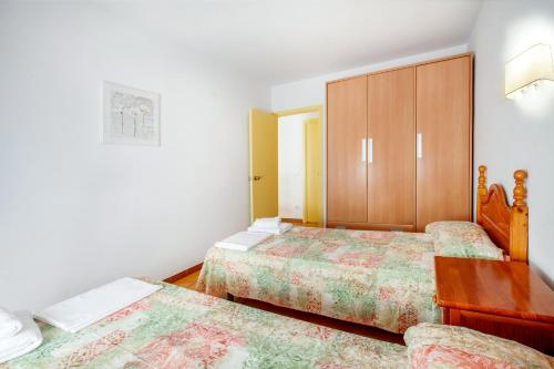 Posteľ alebo postele v izbe v ubytovaní Apartaments Palamós - Pal Beach