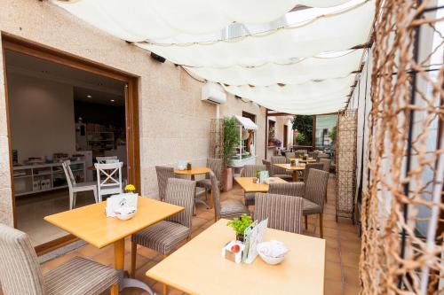 A seating area at Hotel Arce