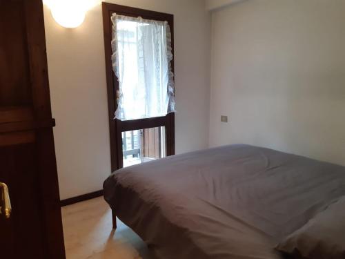 a bedroom with a bed and a window at Jackson in Sauze di Cesana