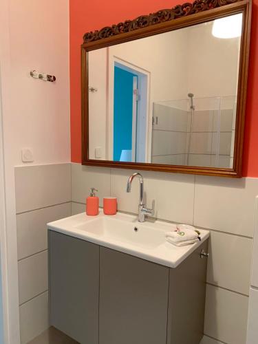 New Modern Apartment - Athens Seaside - 3 Bedrooms