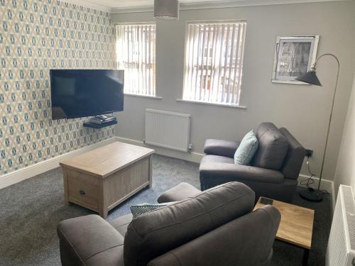 A seating area at Jeffersons Hotel & Apartments 