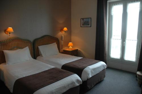 Postel nebo postele na pokoji v ubytování Hôtel L'Ecailler