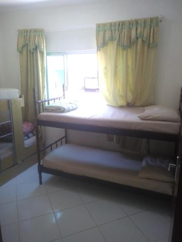 Postel nebo postele na pokoji v ubytování Gênesis Beach Hostel! Quartos compartilhados e privativos na Pinheira