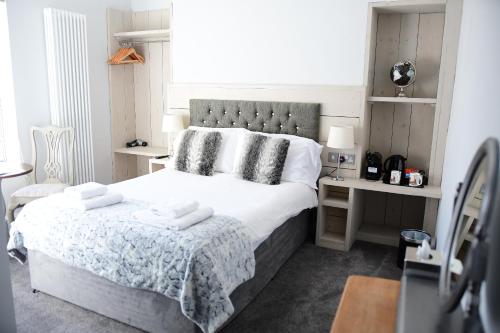 a bedroom with a bed with two towels on it at Vikings Accommodation in York
