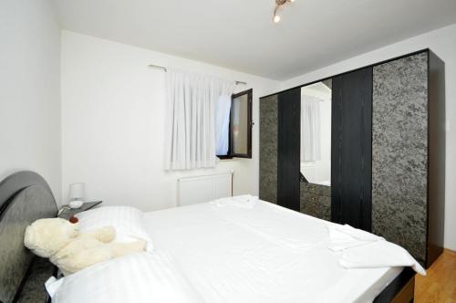 Roso apartment with sea view