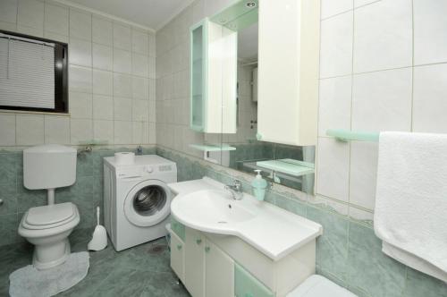 Roso apartment with sea view