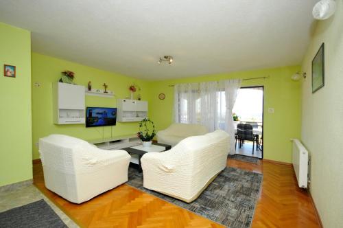 Roso apartment with sea view