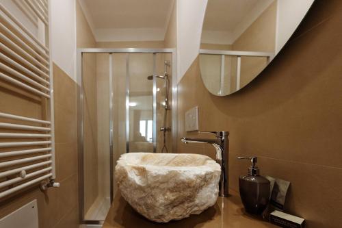 Un baño de BaroccoSuite