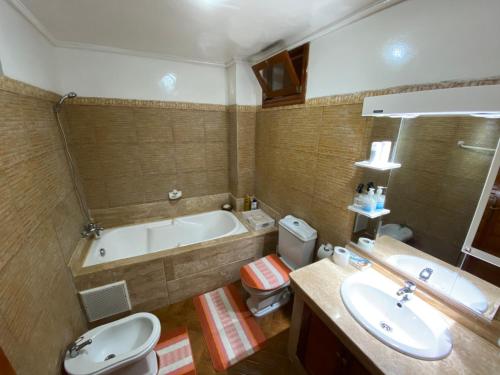 Et badeværelse på Très joli appartement au centre de IFRANE