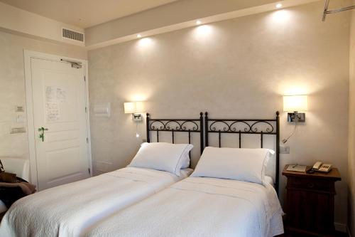 two beds sitting next to each other in a bedroom at Hotel Ferro di Cavallo in Pavullo nel Frignano