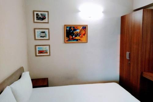 Postel nebo postele na pokoji v ubytování Studio Apartment with Green Lawn