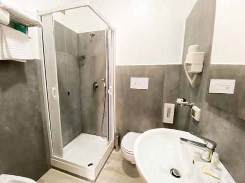 Ένα μπάνιο στο Hotel Colombo