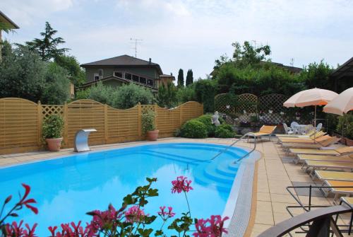 The swimming pool at or close to Hotel Alsazia