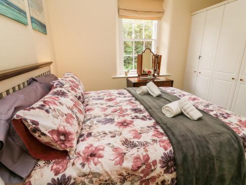 เตียงในห้องที่ Westmorland Cottage