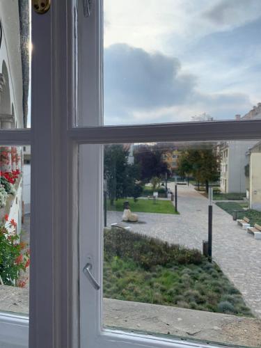 an open window with a view of a street at Forst-Ház Apartman in Eger