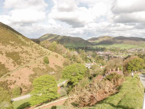 a view of a valley with mountains in the distance at Conkers' Cottage in Church Stretton