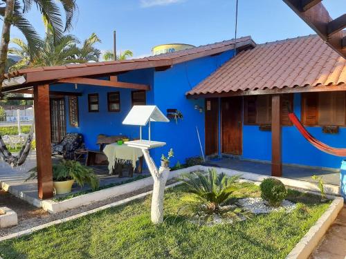 a blue house with a red roof at Pousada Chalé do Beija Flor in Ubatuba