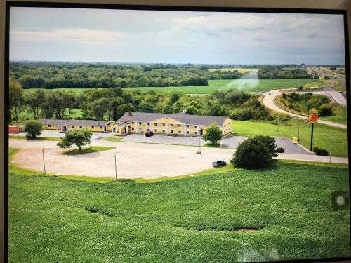 Super 8 by Wyndham Higginsville – Photos 2