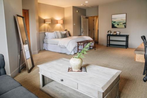 a hotel room with a bed and a table at Seven Branches Venue and Inn in Sonoma