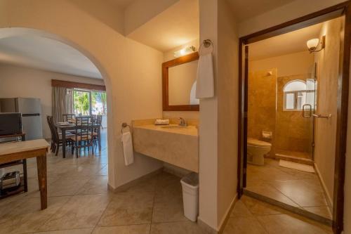 a bathroom with a sink and a shower and a counter at Hotel & Suites El Moro in La Paz