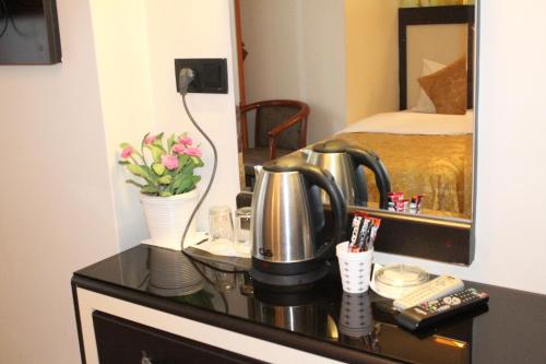 Estris per fer te o cafè a Hotel Falcon