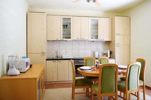 Kuchyň nebo kuchyňský kout v ubytování Apartmani BOBO