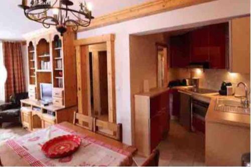 O bucătărie sau chicinetă la Appartement 5 pers. idéalement situé à Tignes le Lac