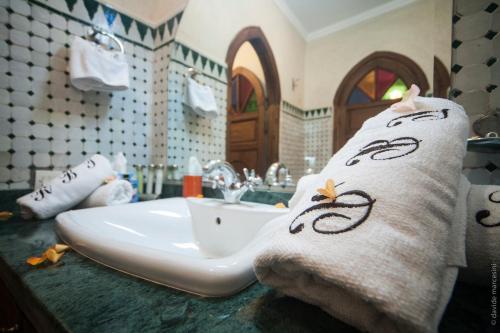 Koupelna v ubytování Riad Bab Tilila
