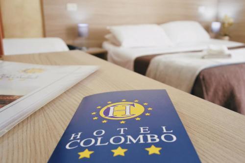 Ένα ή περισσότερα κρεβάτια σε δωμάτιο στο Hotel Colombo