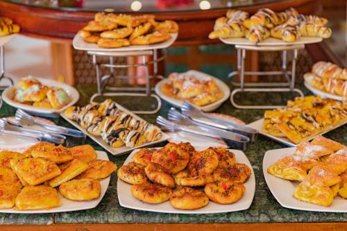 Makanan di atau berdekatan hotel