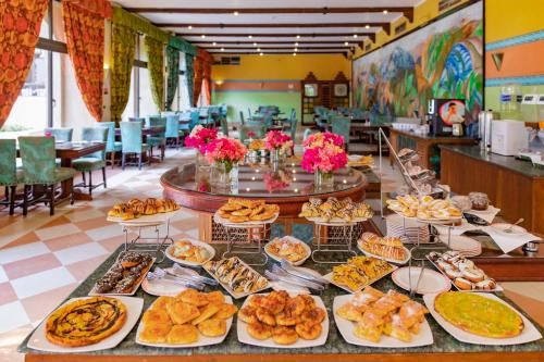 Makanan di atau berdekatan hotel