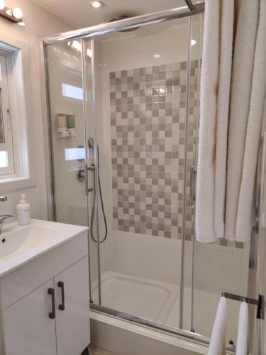Bilik mandi di Migdal Luxury Suites Netanya J29