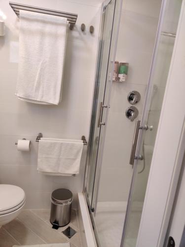 Bilik mandi di Migdal Luxury Suites Netanya J29