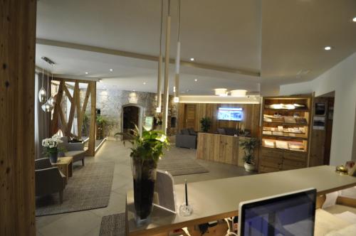 a living room with a desk and a lobby at Hotel Al Forte in Arabba