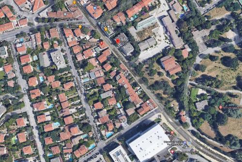 an overhead view of a city with houses and roads at Le 9ième Entracte in Marseille