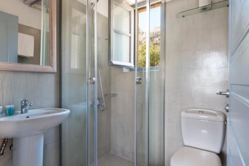 Koupelna v ubytování Notos Hotel Kardamili