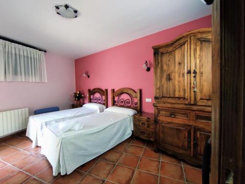 Ένα ή περισσότερα κρεβάτια σε δωμάτιο στο Casa Rural Alquife