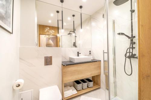 Kúpeľňa v ubytovaní Piastowska Modern Apartment I Katowice Centrum Apartament