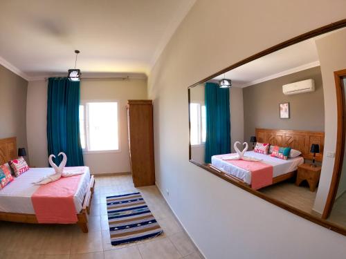 Ένα ή περισσότερα κρεβάτια σε δωμάτιο στο Blue Hole Studios